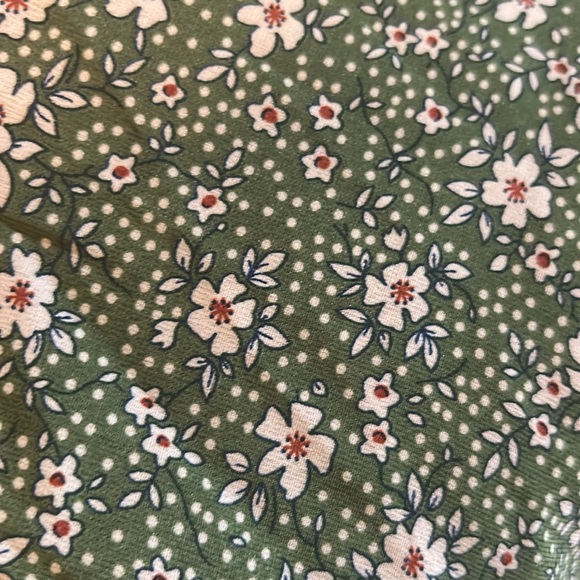 Green Dress with White Flowers - Picture 4 of 5